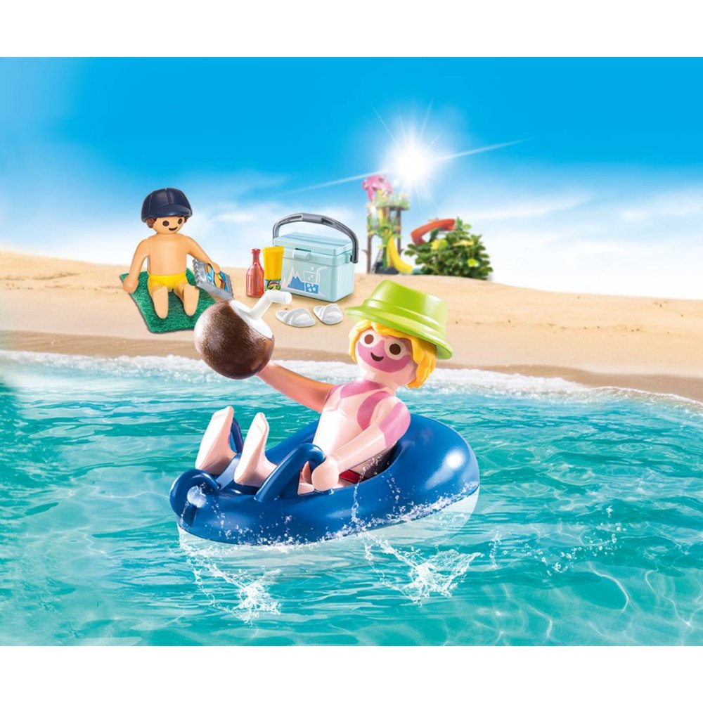 Vacationer with inflatable bun